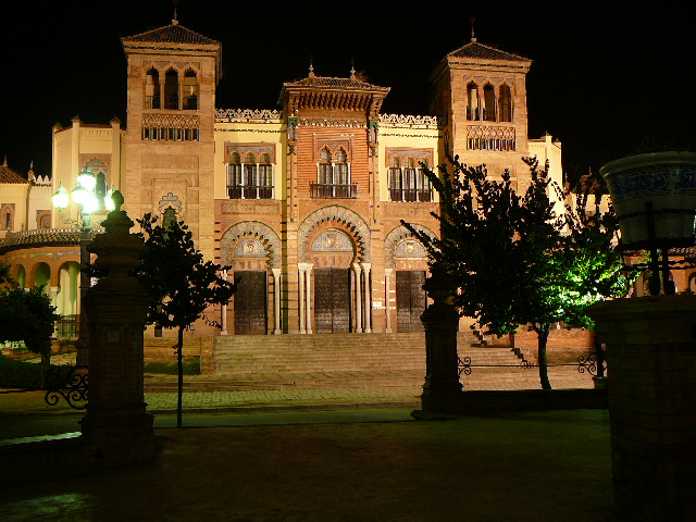 Pavillon <i>Mudéjar</i> Situé place <i>América</i> dans le parc <i>Maria Luisa<i>. Il a été bâti pour l'Exposition Latino-Américaine de 1929