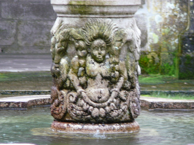 Détail de la sculpture de la fontaine du second cloître du Monastère d'<i>Oseira</i> 