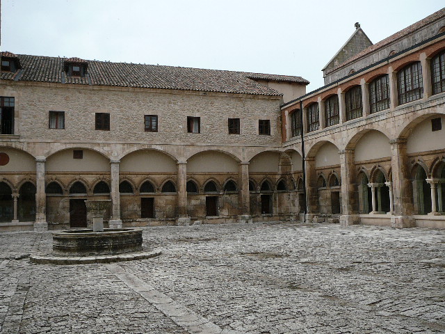 Cloître du Monastère Royal de <i>las Huelgas</i> à Burgos 